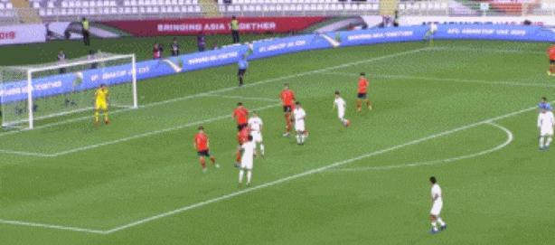 新华社：停球十米外从躲球哥到停球哥，中韩大战后他称享受过程