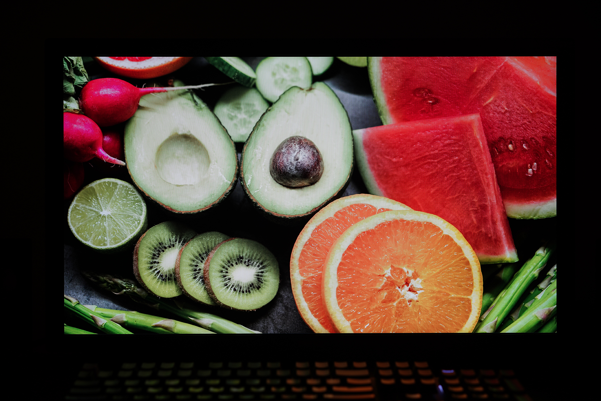 这套花费超过2W的桌面看起来是如此朴素