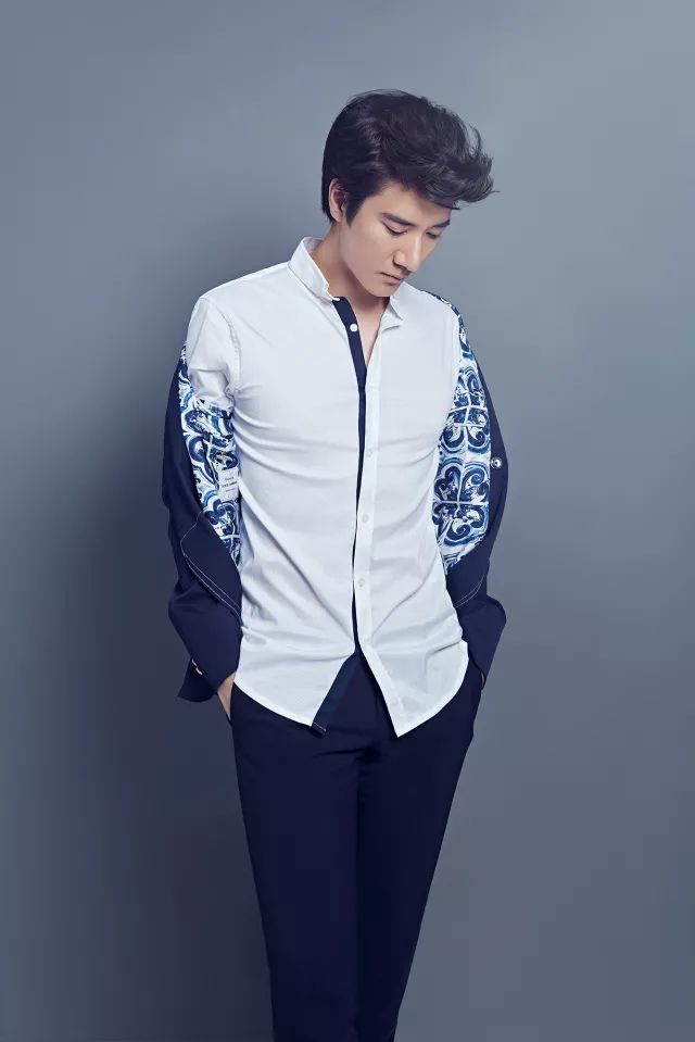 三娃奶爸王力宏，年入4.6亿，却一件衣服穿10年，钱都去哪了？