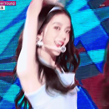 从BP小糊咖到Dior千金,Jisoo的脸越来越值钱了