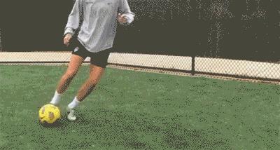 足球基本功运球训练,足球界外球变向规则视频