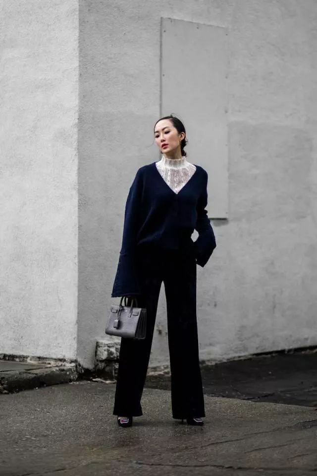 长款v领毛衣怎么穿内搭什么,秋冬季节v领毛衣的5个搭配技巧