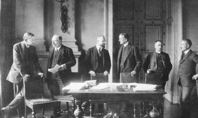 平独镇露大波波，自己作死被苏德两国瓜分，至今波兰仍不思悔改