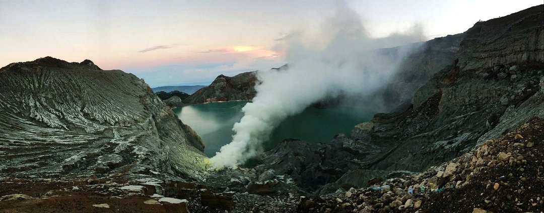 沐浴硫磺，追寻蓝火——印尼宜珍火山