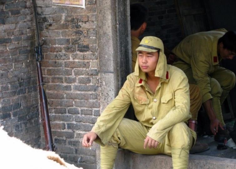 横店群演拜王宝强和赵丽颖,横店群演以王宝强激励自己