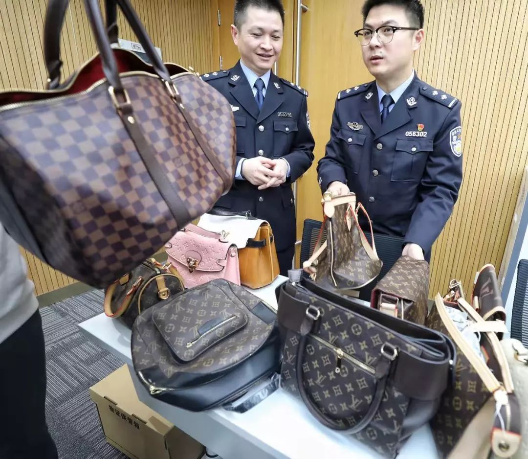 29.9的劣质围巾,2580元假围巾