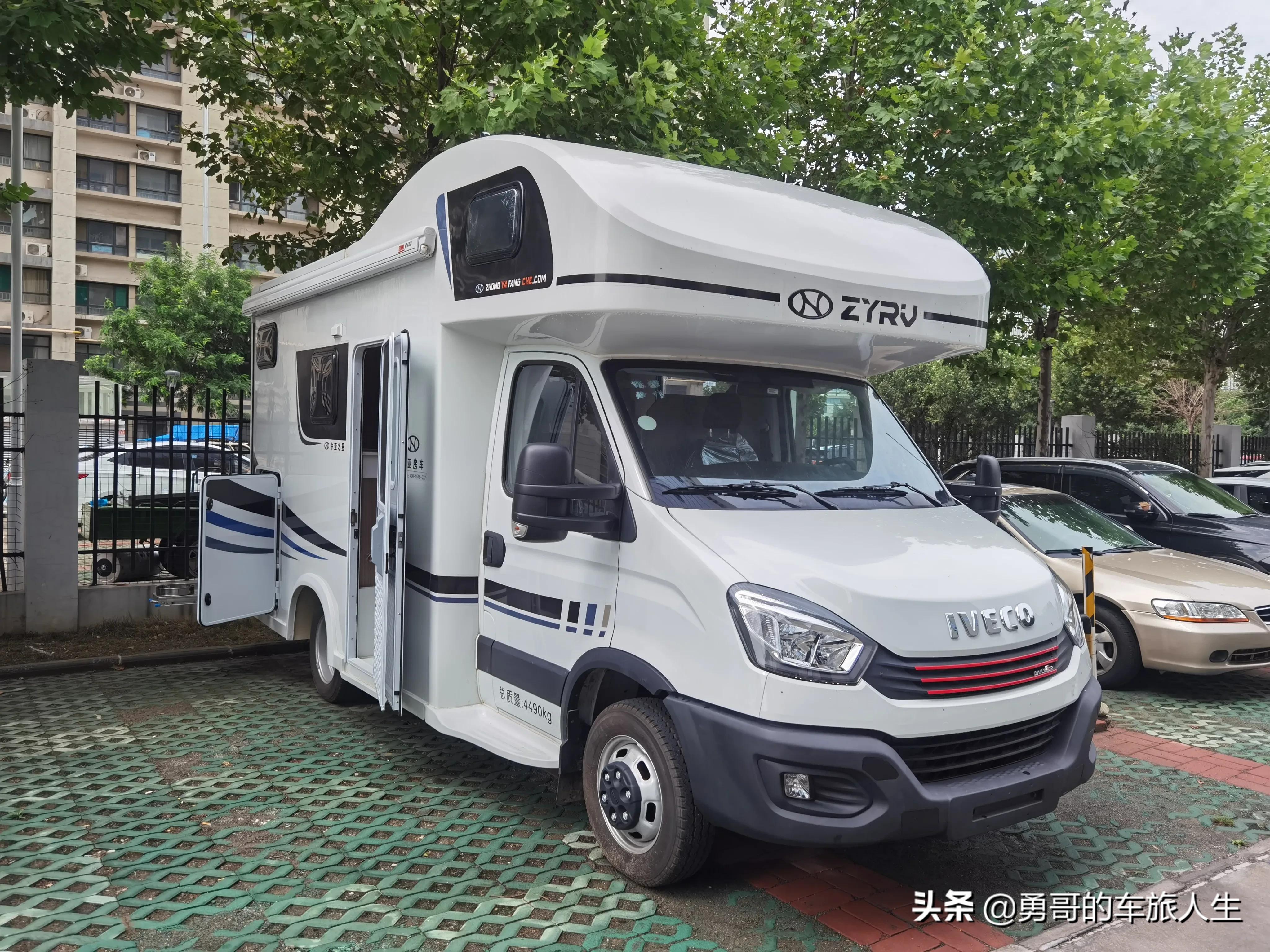 依维柯b型6座房车最新款价格多少,国六进口6.5吨依维柯房车无拓展