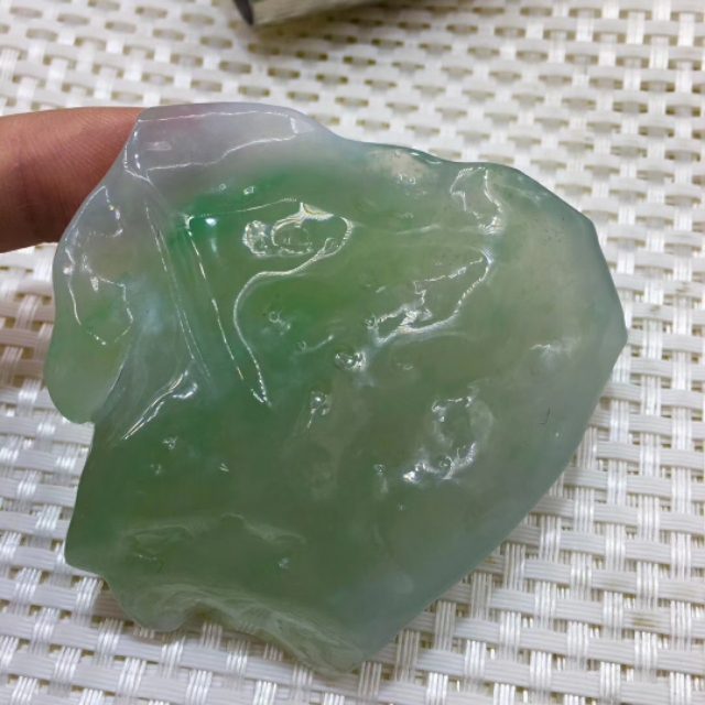 翡翠卖毛货有什么猫腻,翡翠毛货抛光猫腻