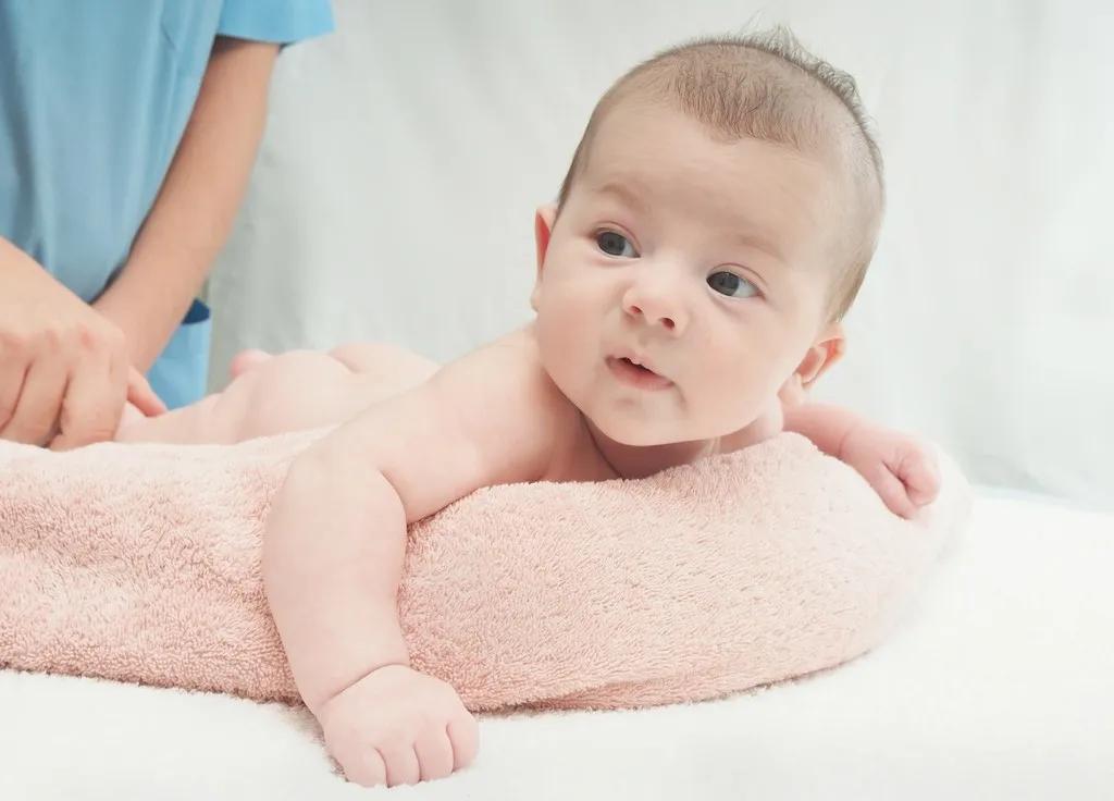 宝宝成长掌握的技能表,宝宝发育过程和注意事项