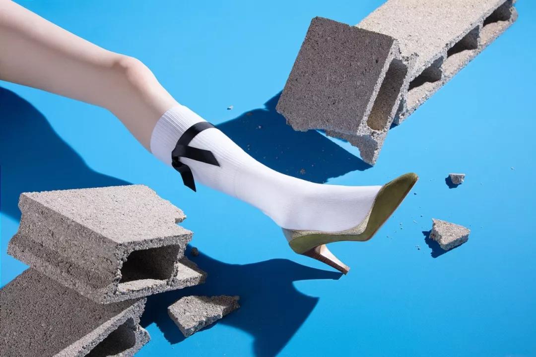 不一样的鞋子图片,关于鞋子产品的广告