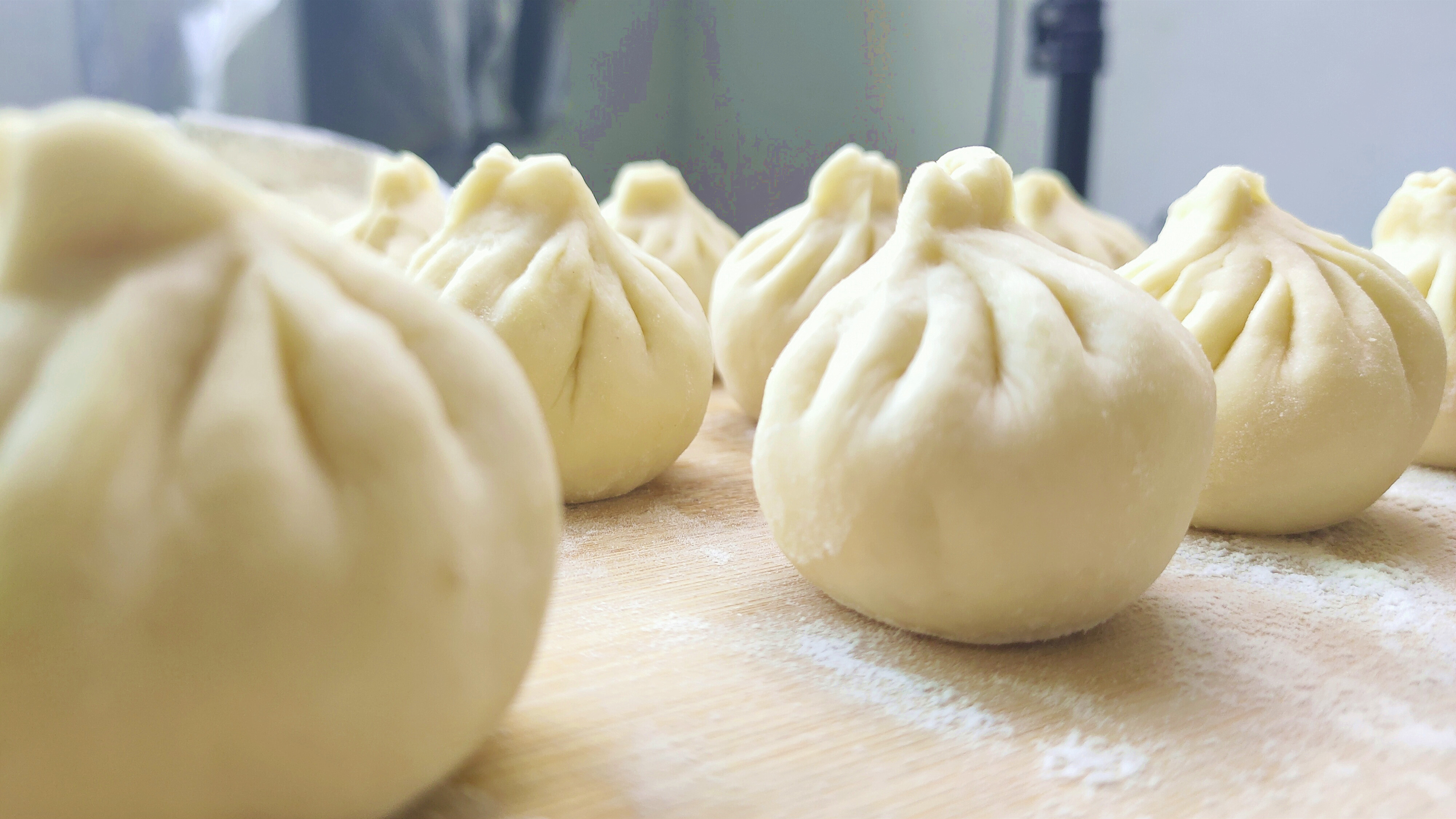 蒸包子发黄怎么回事,蒸包子怎么才能让包子膨胀松软白