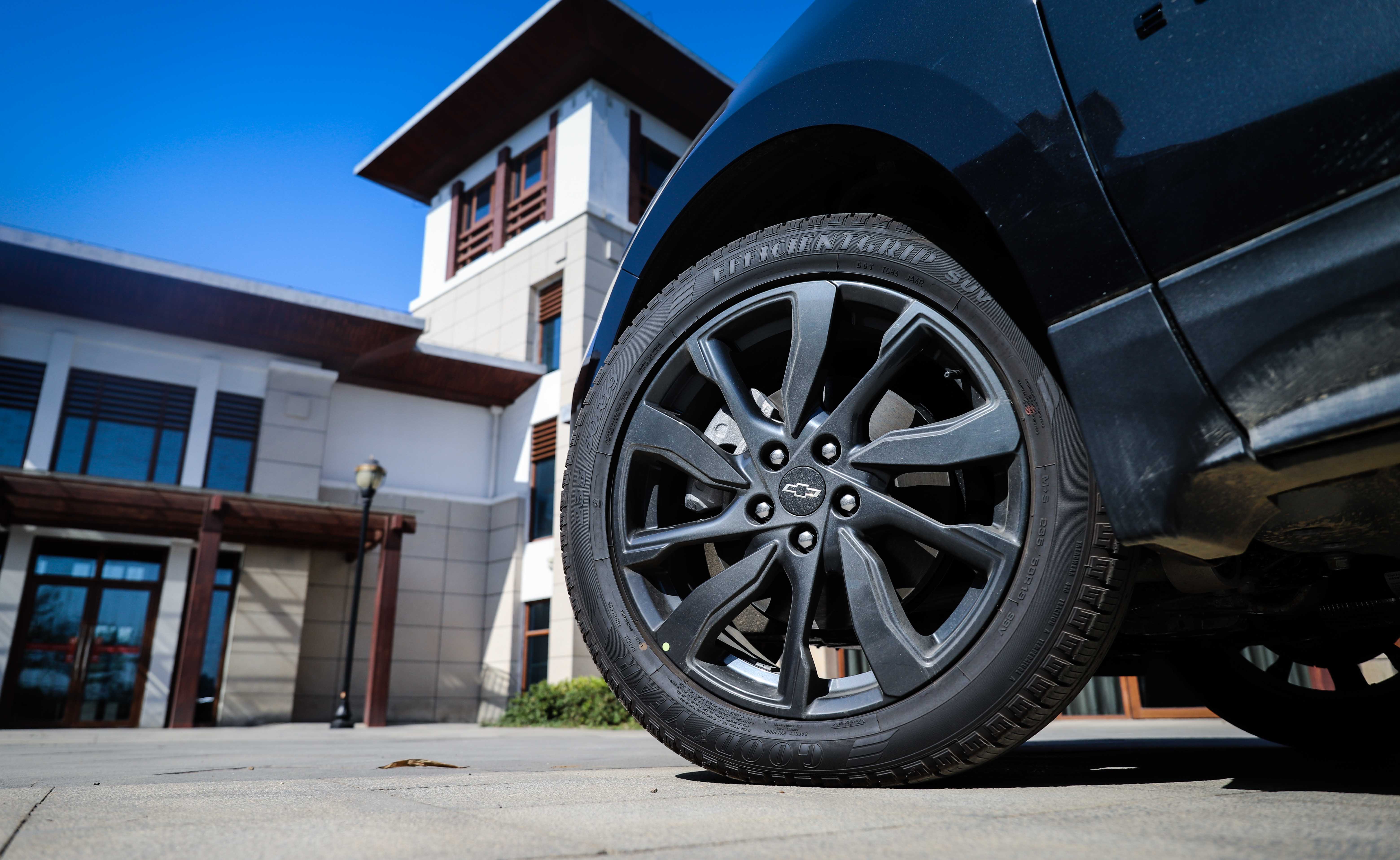 深度试驾雪佛兰探界者2.0t2023款,全面解析雪佛兰探界者配置差异