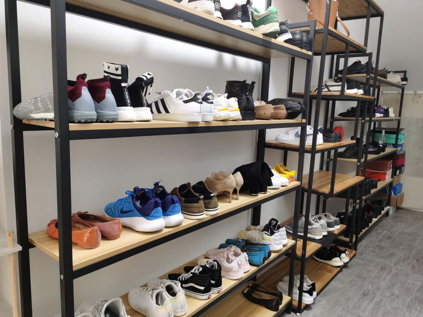 打工8年的赵峰,开一家洗鞋护理店,居然能在杭州买房,厉害了