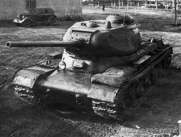 二战苏联kv85重型坦克和德军虎式坦克，性能上为什么有天壤之别