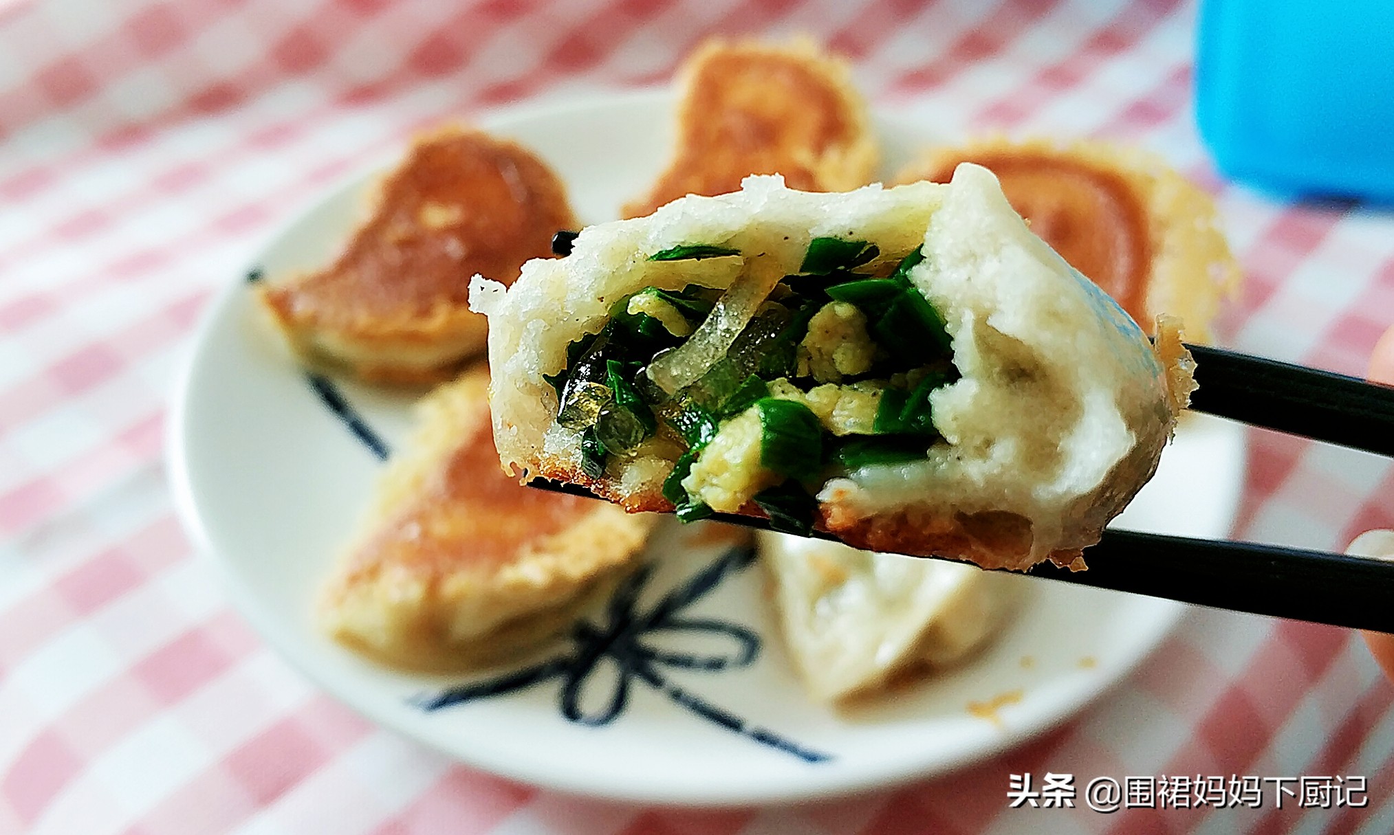 焦香美味的水煎包就做好了,焦香可口的水煎包