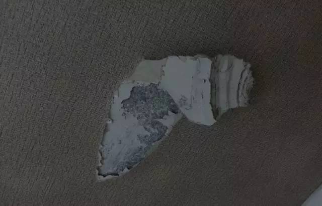 壁纸卷边开胶怎么修复,壁纸破碎了怎么修补好看