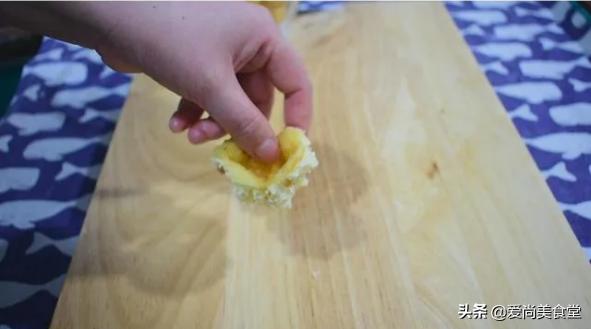 一道寓意节节高升的菜,寓意发财的一道菜