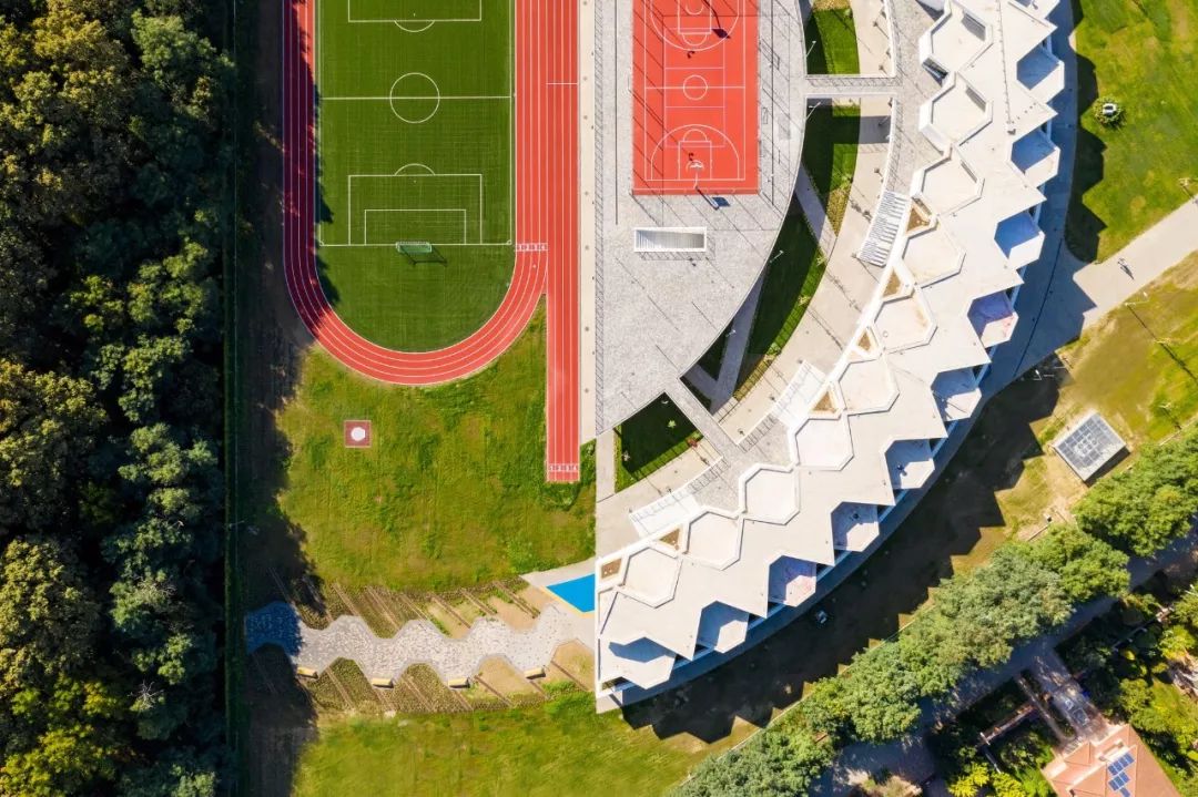 设计一所新学校的平面图,圆形学校logo怎么制作