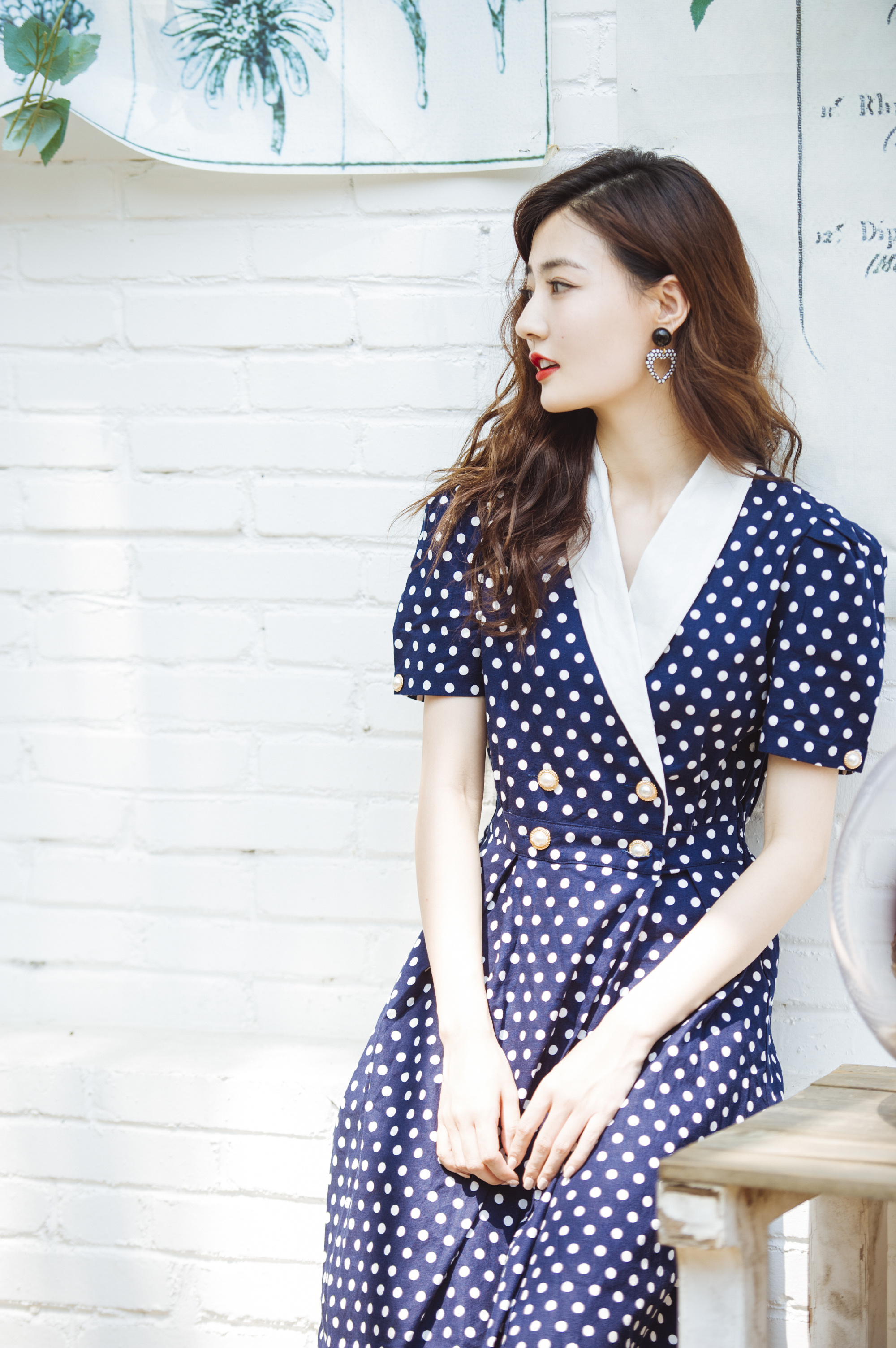 徐璐穿皮衣现身,徐璐穿蕾丝小衫