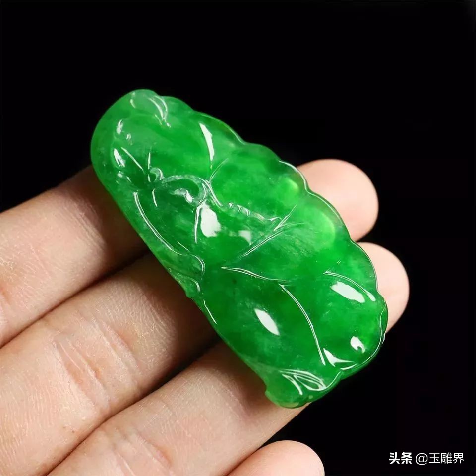 翡翠甜阳绿是什么颜色,翡翠老坑绿是什么颜色