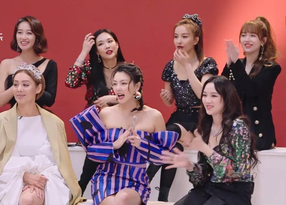 静静子C位出道“我爱死这帮娘们儿了”|女性友谊的意义