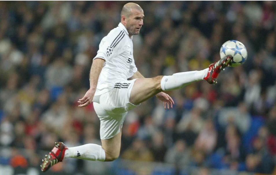 大罗评价梅西最强球王,足坛公认的五大球王