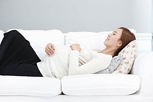 孕期侧卧睡正确姿势,孕期正确的睡姿是怎样的