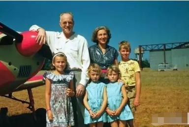 50岁邓文迪离婚后生活曝光,邓文迪离婚以后干什么