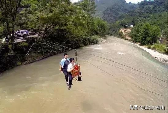 什么是国徽照片,什么是国徽徽章素材