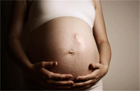 孕妇用孕妇枕头侧睡会压到宝宝吗,双胞胎孕妇侧睡会压到宝宝吗