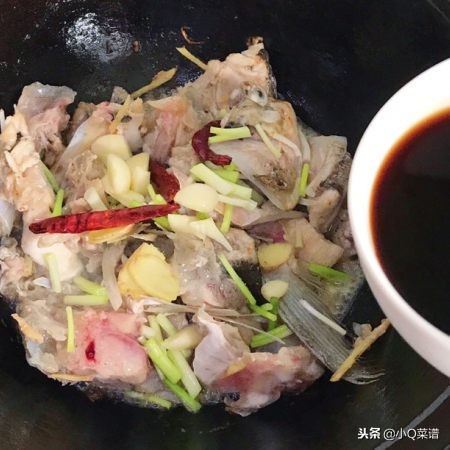 干锅鱼头家常做法简单又好吃,干锅鱼头的做法大全图解窍门