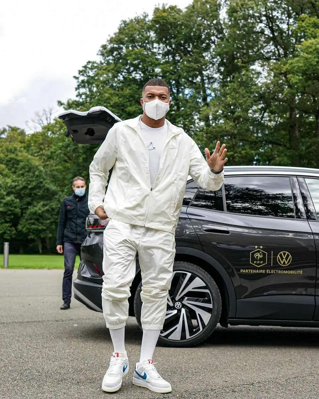 足球大盘点巴萨最强阵容,足坛历史上最贵的十位球员