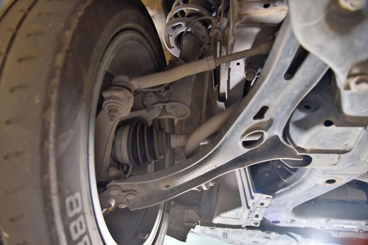 小鹏g3前后防撞梁拆解分析,小鹏g3i深度测评拆解