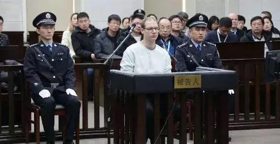 法治早餐｜8岁女孩*体下**受伤案，究竟有无老师唆使？