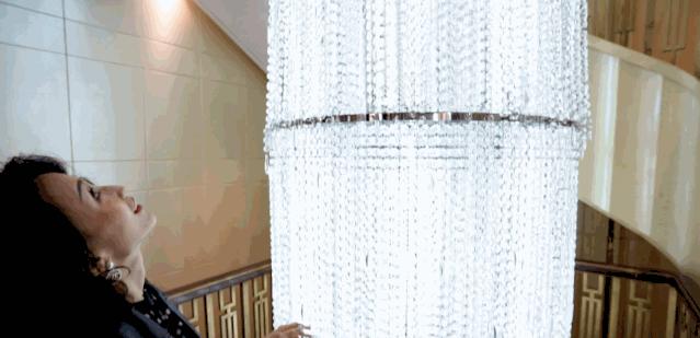 几百万元别墅吊灯,10万一次的吊灯保洁费