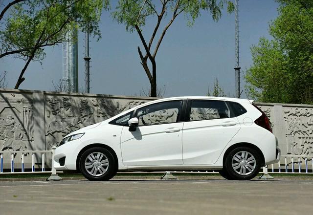 飞度200块钱油跑400公里油耗高吗,2代飞度1.3和1.5油耗哪个高