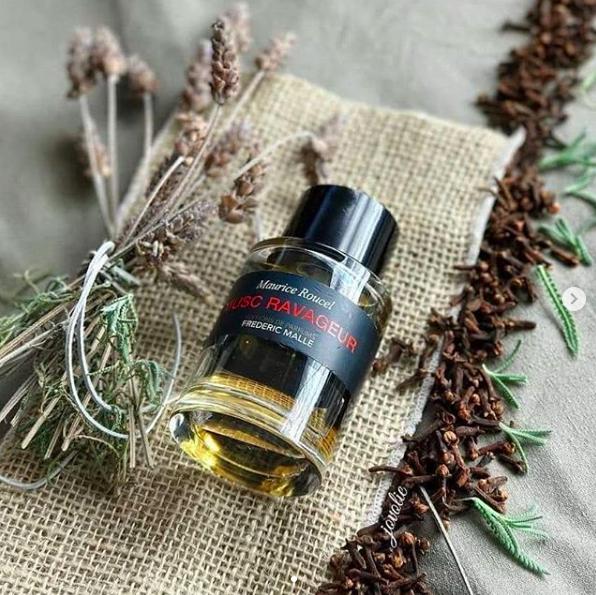 总裁夫人紫色绣球花透露花语，张大奕什么都能打版，唯独香水不行