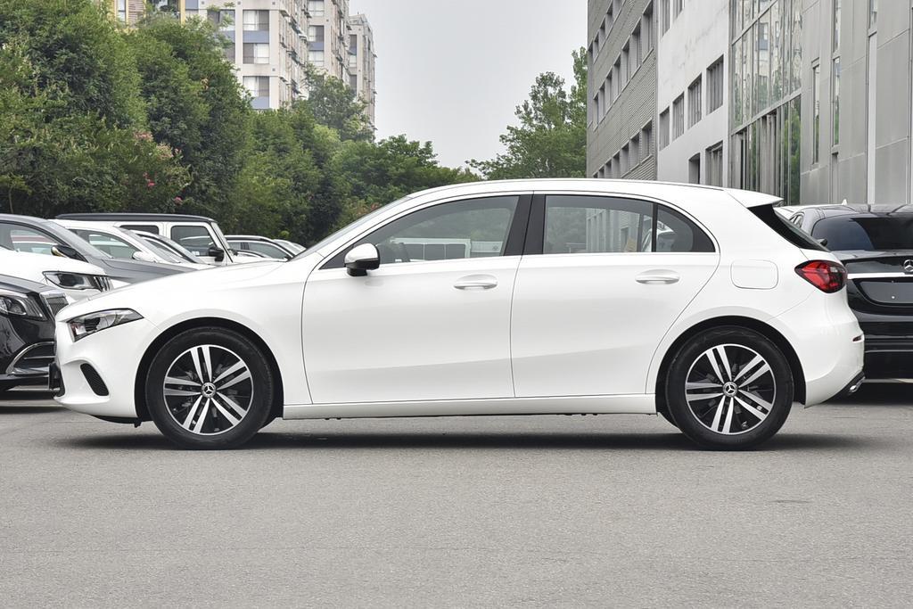 最新奔驰a180两厢落地价,最新2023款奔驰a180l落地价