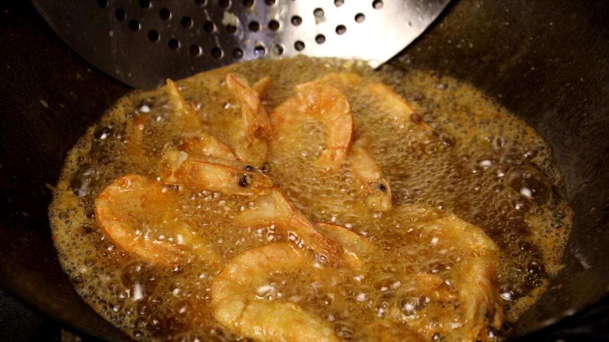 炸大虾挂面糊怎么炸不粘锅,炸小河虾用挂面糊吗