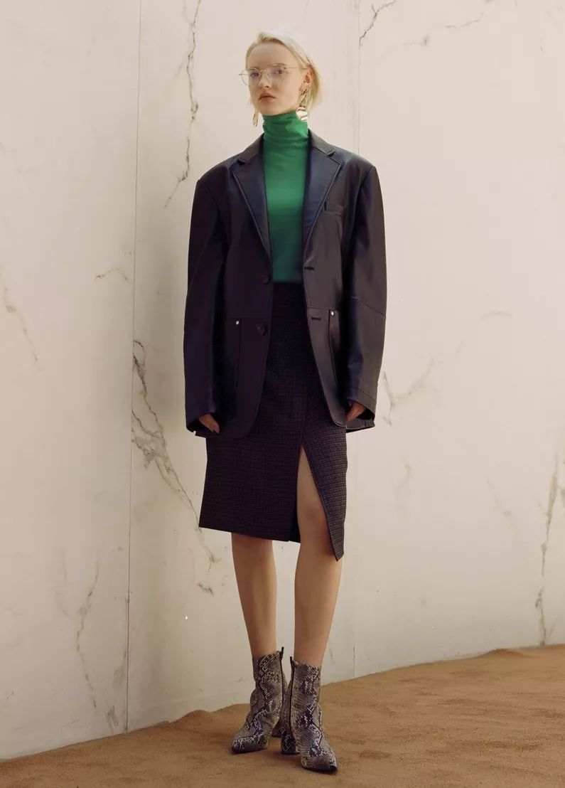 闊╁墽濂宠绌挎惌鍝佺墝,闊╁墽濂充富绌挎惌鍝佺墝