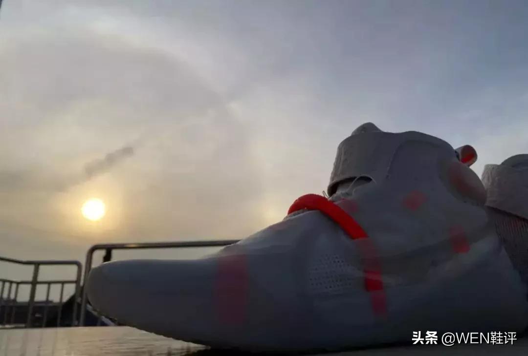 回顾科比上脚的10代战靴,生命的礼赞科比瓦妮莎