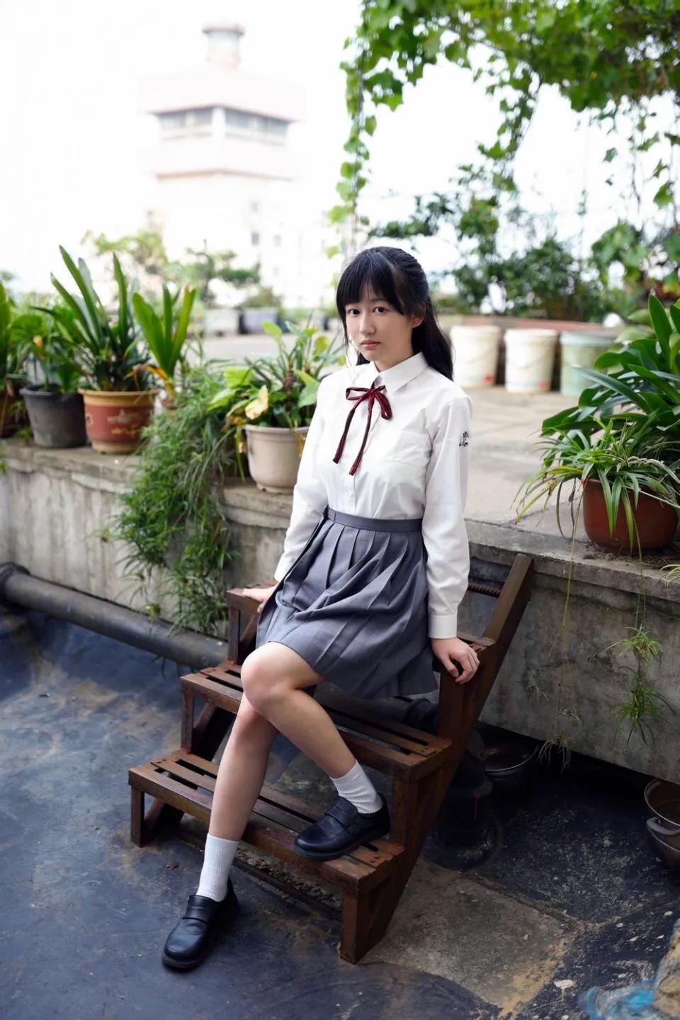 在校园穿JK制服是什么体验？回头率高么？