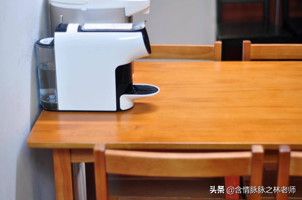 最新款式餐桌家用,实用实木餐桌款式推荐