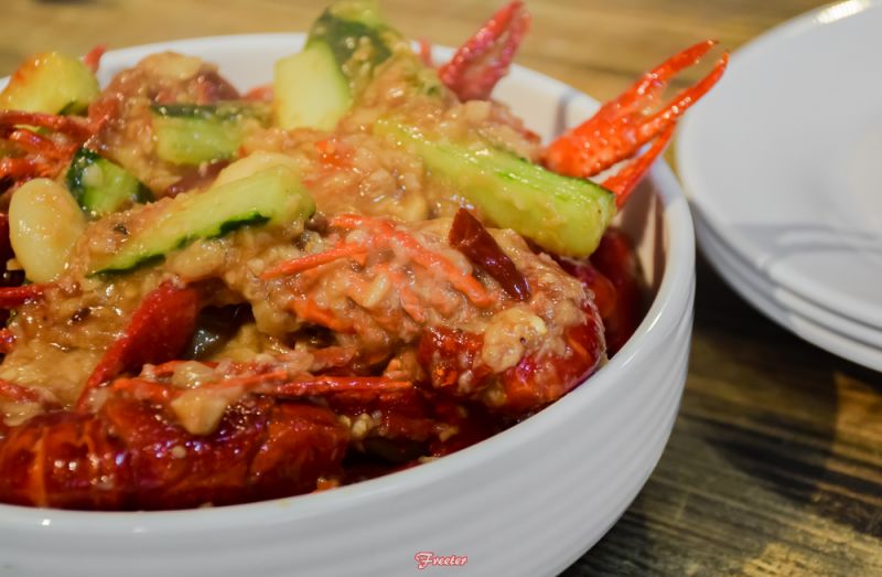 蒜蓉小龙虾肉质q弹吮指美味,充满味蕾的蒜香小龙虾