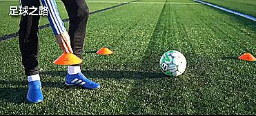 两分钟教你零基础颠球,如何练单脚旋转颠球