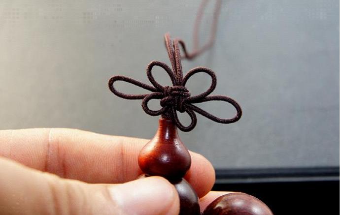 佛珠手链三通穿法及吉祥结编法,橡皮筋佛珠三通的穿法慢步骤