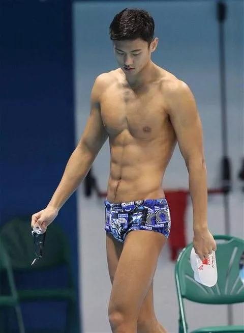 李现有没有腹肌,李现的真腹肌