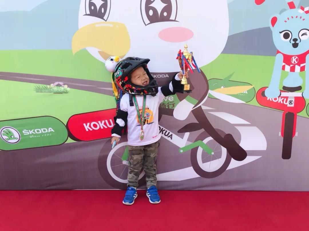 娆箰鏍″洯鏃犲咖鏃犺檻,娆箰鏍″洯绔ュ績椋炴壃