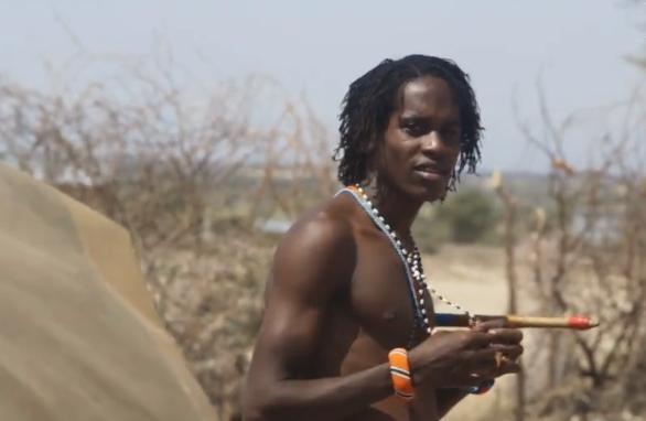 非洲女人拒绝割礼，自己用牛粪盖房建立女人村，拒绝男人进入