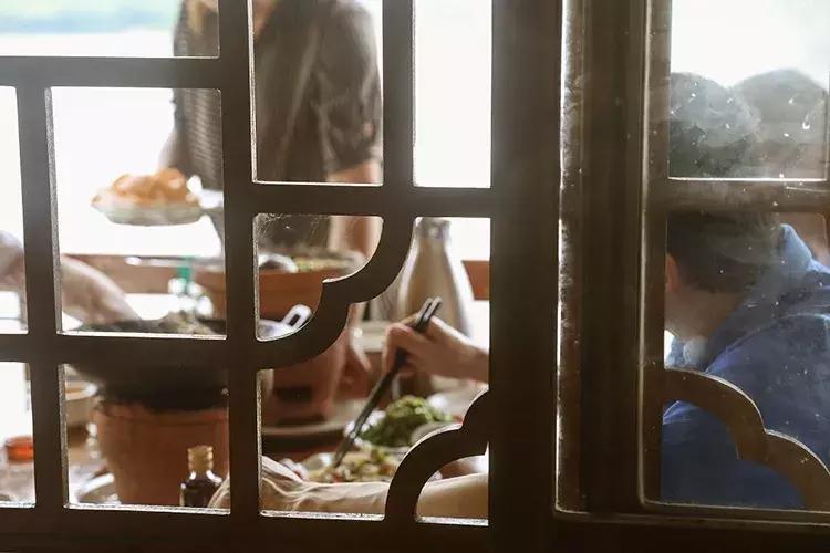 街拍夏日里小姐姐就是任性,夏日任性天气